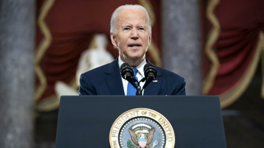 Biden, Kongre saldırısının yıl dönümünde Trump’ı suçladı