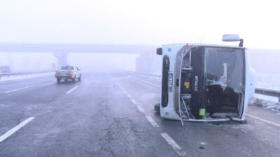 Polisleri taşıyan minibüs devrildi: 10 yaralı