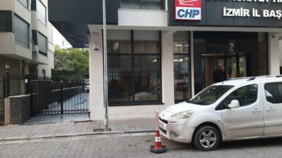 CHP İzmir il binasına ‘gamalı haç’ çizildi