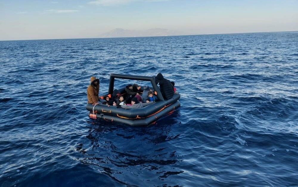 Bodrum’da 19 düzensiz göçmen kurtarıldı