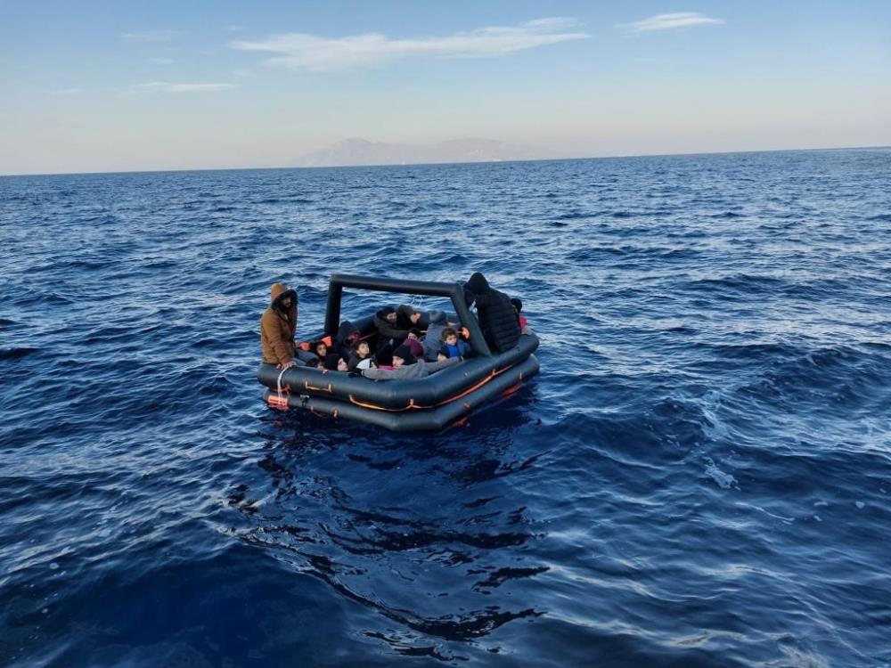 Bodrum’da 19 düzensiz göçmen kurtarıldı