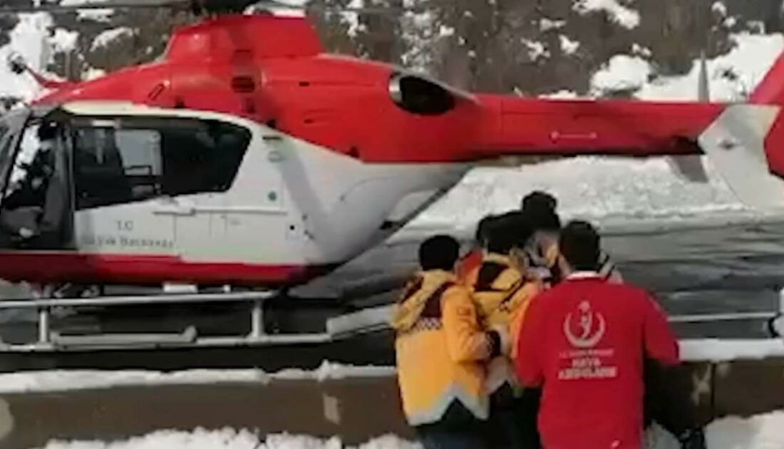 Mahsur kalan ambulanstaki bebek helikopterle hastaneye yetiştirildi