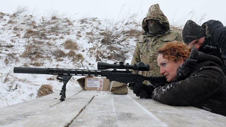 Ukrayna’da savaşa hazırlık: Sivillere silah eğitimi verilmeye başlandı