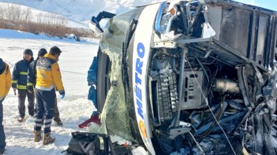 Van’da yolcu otobüsü devrildi: 2’si ağır, 9 yaralı