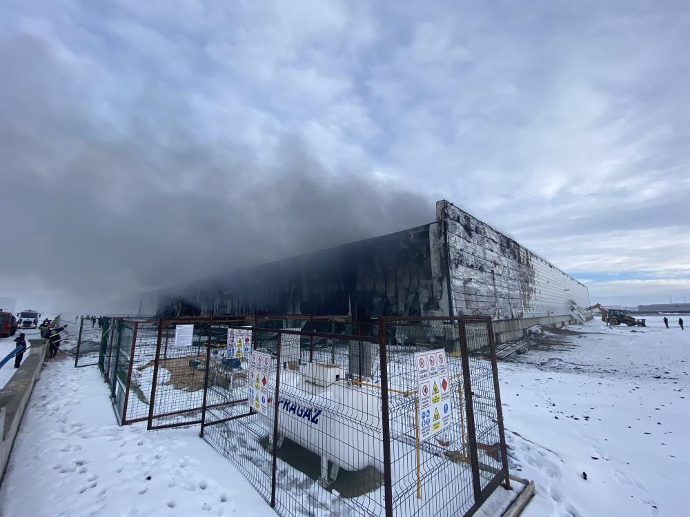 Niğde’de kablo fabrikasında yangın