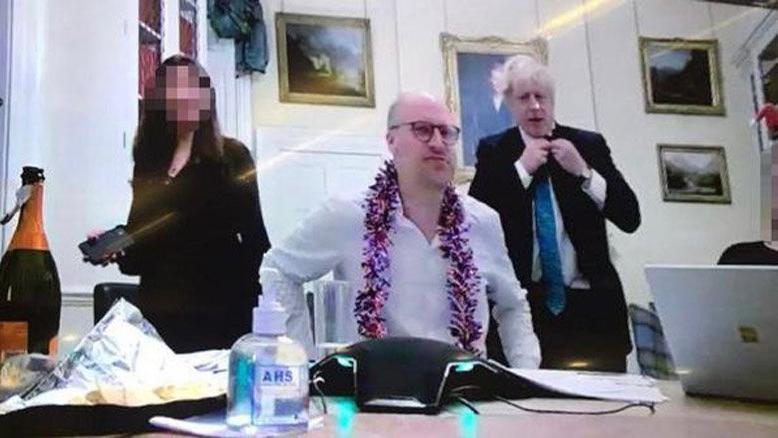 Skandal büyüyor! Johnson’ın yeni fotoğrafı sızdırıldı