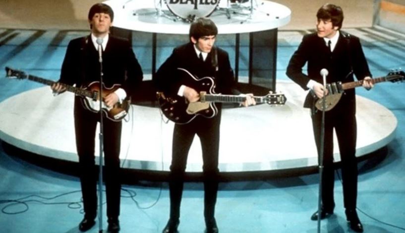 The Beatles’ın şarkı sözlerini içeren defter sergileniyor