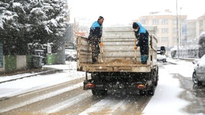 Bursa Nilüfer Belediyesi karla mücadeleyi aralıksız sürdürüyor