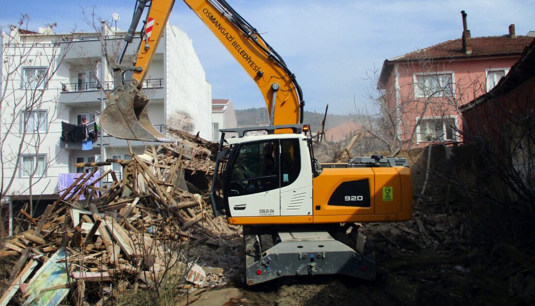 Bursa’da metruk binalara balyoz