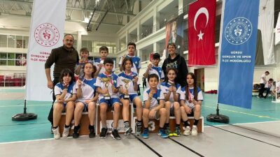 Bursa’da Badminton Akademi meyvelerini veriyor