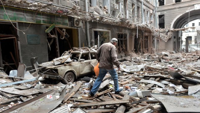 Rusya, Mariupol’de çocuk hastanesini vurdu