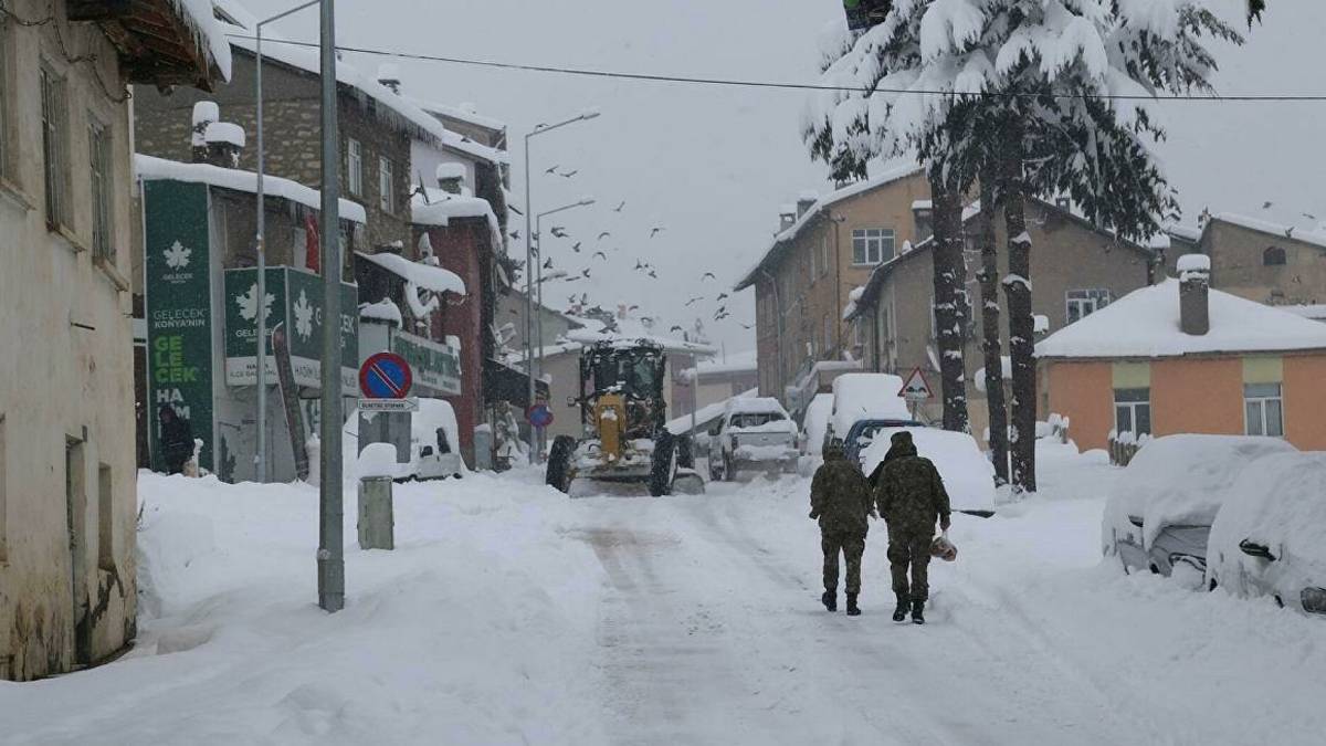 Konya’da ulaşıma ve eğitime kar engeli