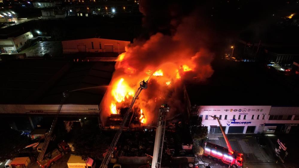 Kocaeli’de korkutan iş yeri yangını