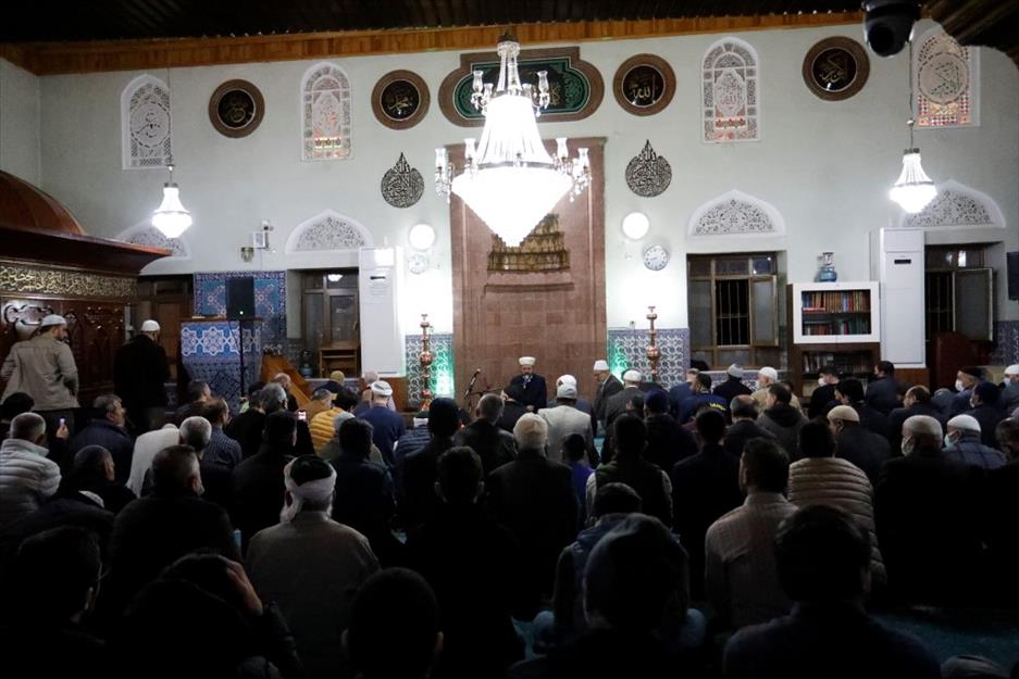 Ayasofya Camii İmam Hatibi Muştuer, İnegöl’de teravih kıldırdı