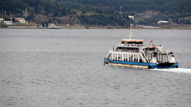 Bozcaada feribot seferlerine fırtına engeli