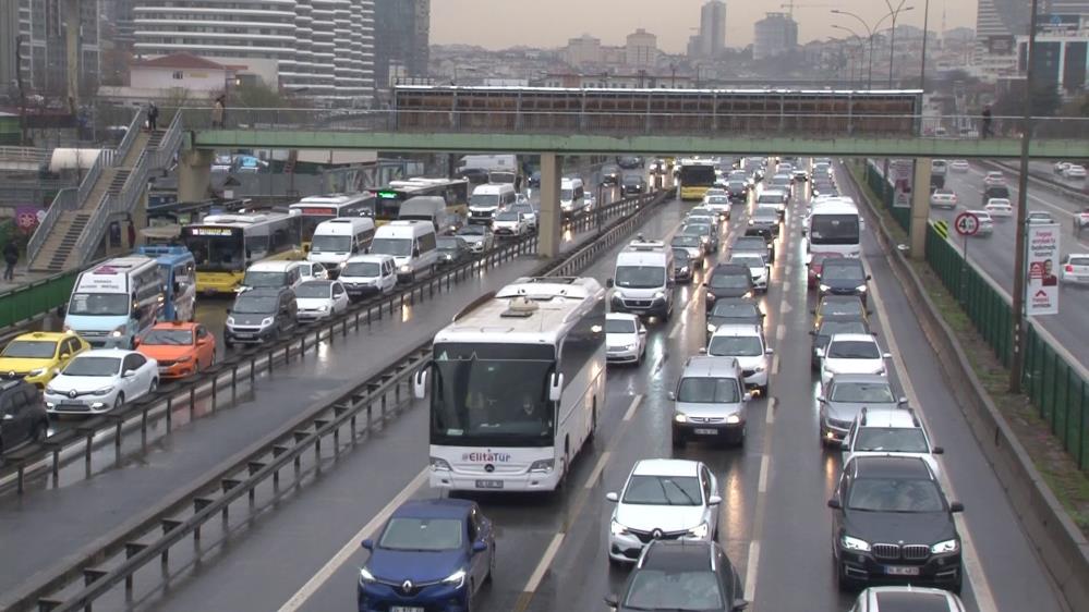 İstanbul’da trafik yoğunluğu yüzde 80’e ulaştı