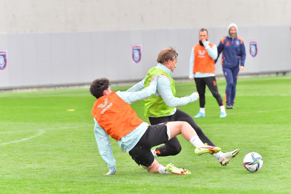 Başakşehir, Altay maçının hazırlıklarına başladı