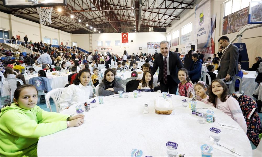 İnegöl’de çocuklara özel tekne orucu iftarı yapıldı