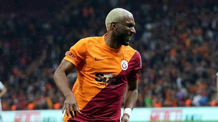 Ryan Babel İstanbul’da kalıyor