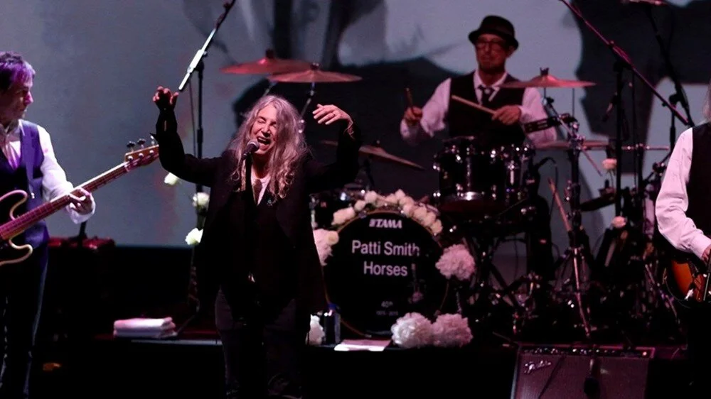 Yaşayan Punk efsanesi Patti Smith’e ‘Onur Lejyonu’