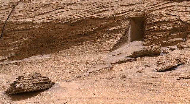 Mars’tan gelen gizemli kapı fotoğrafı