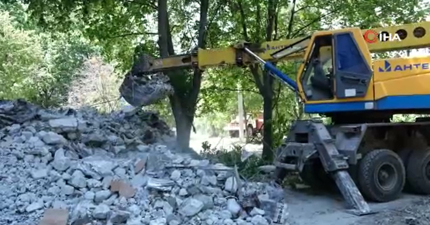 Harkov’daki yıkılan binada arama kurtarma çalışmaları sürüyor