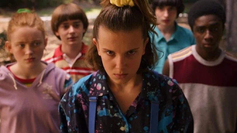 Stranger Things’te çalan şarkı ABD’nin “En İyi 10 Hit” listesinde