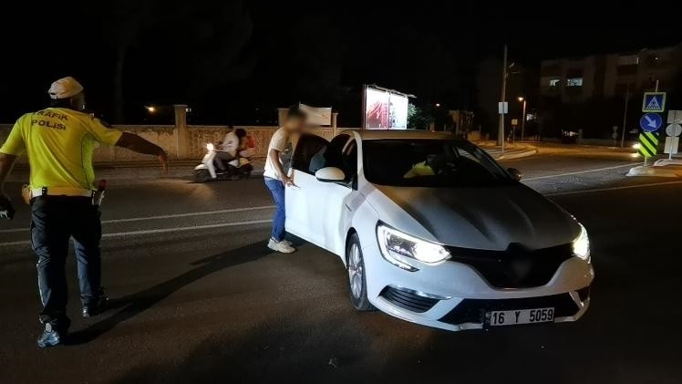 Bursa’da hareketli gece! 16 yaşındaki sürücü havaya ateş açarak durduruldu