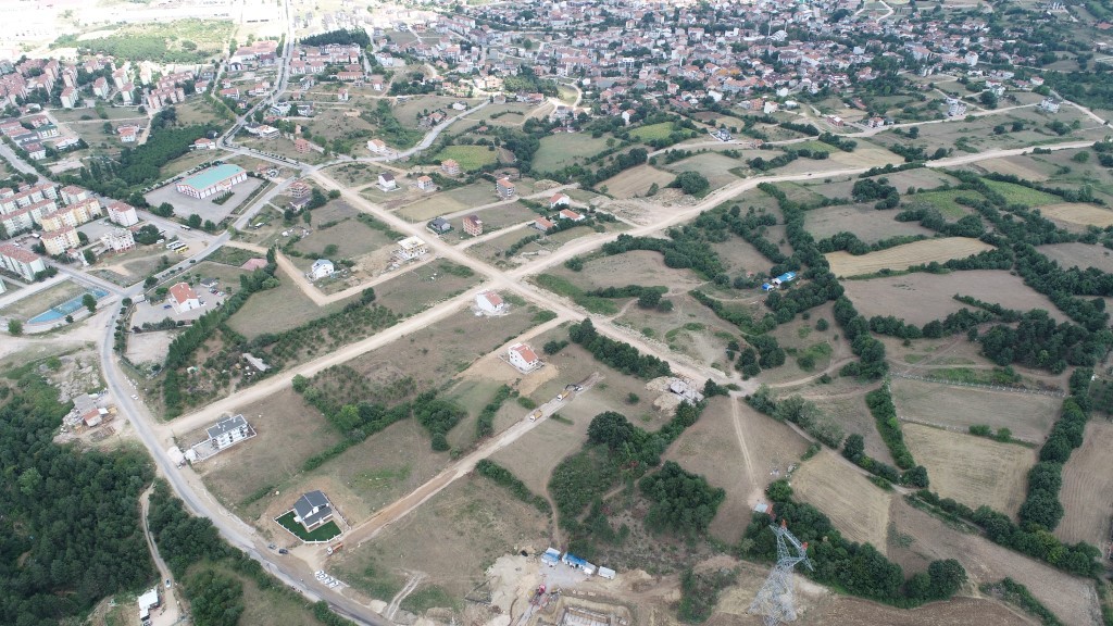 İnegöl Yeniceköy’de 4 kilometre yeni yol hattı oluşturuluyor