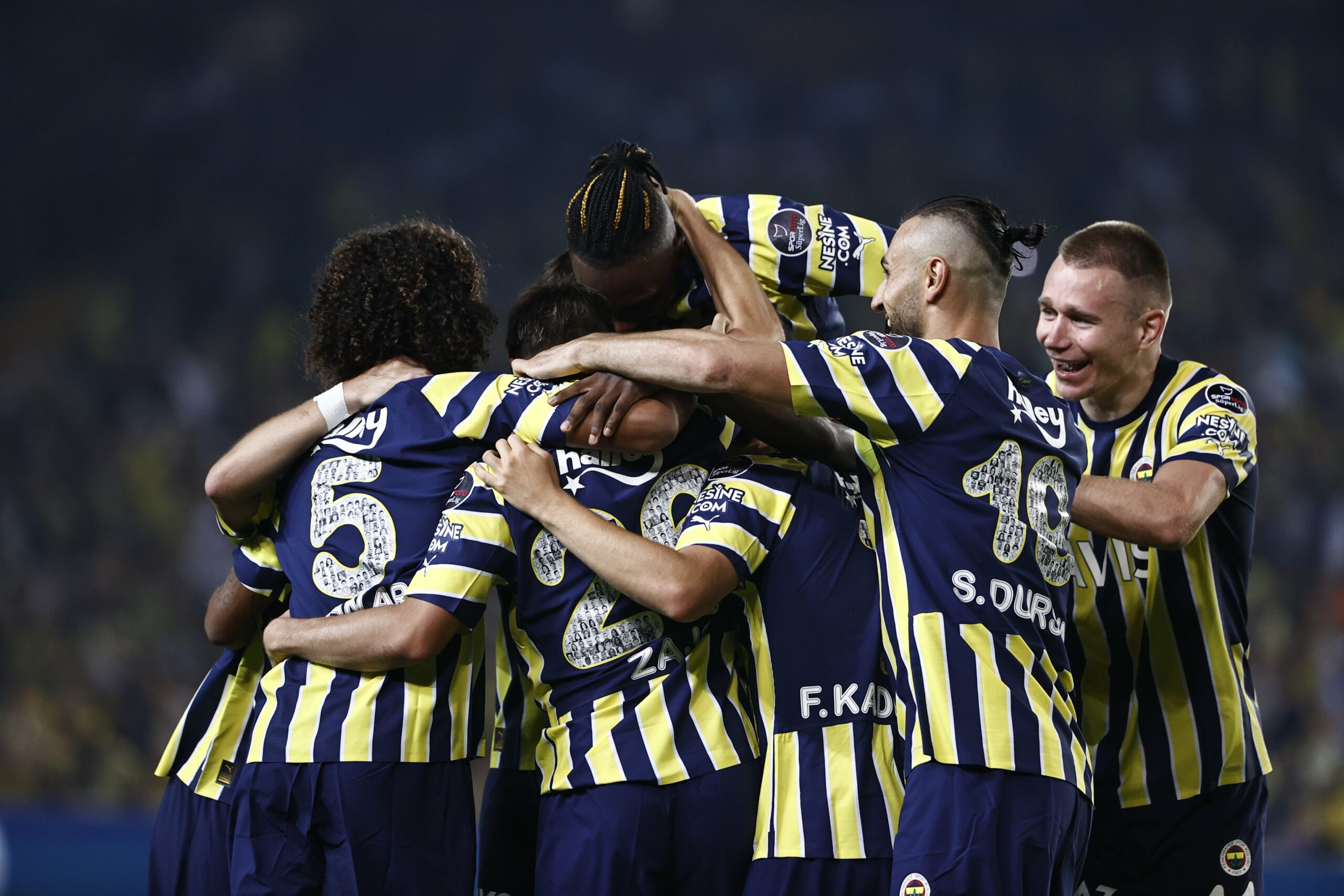 Fenerbahçe 323 gün sonra liderlik koltuğuna oturdu