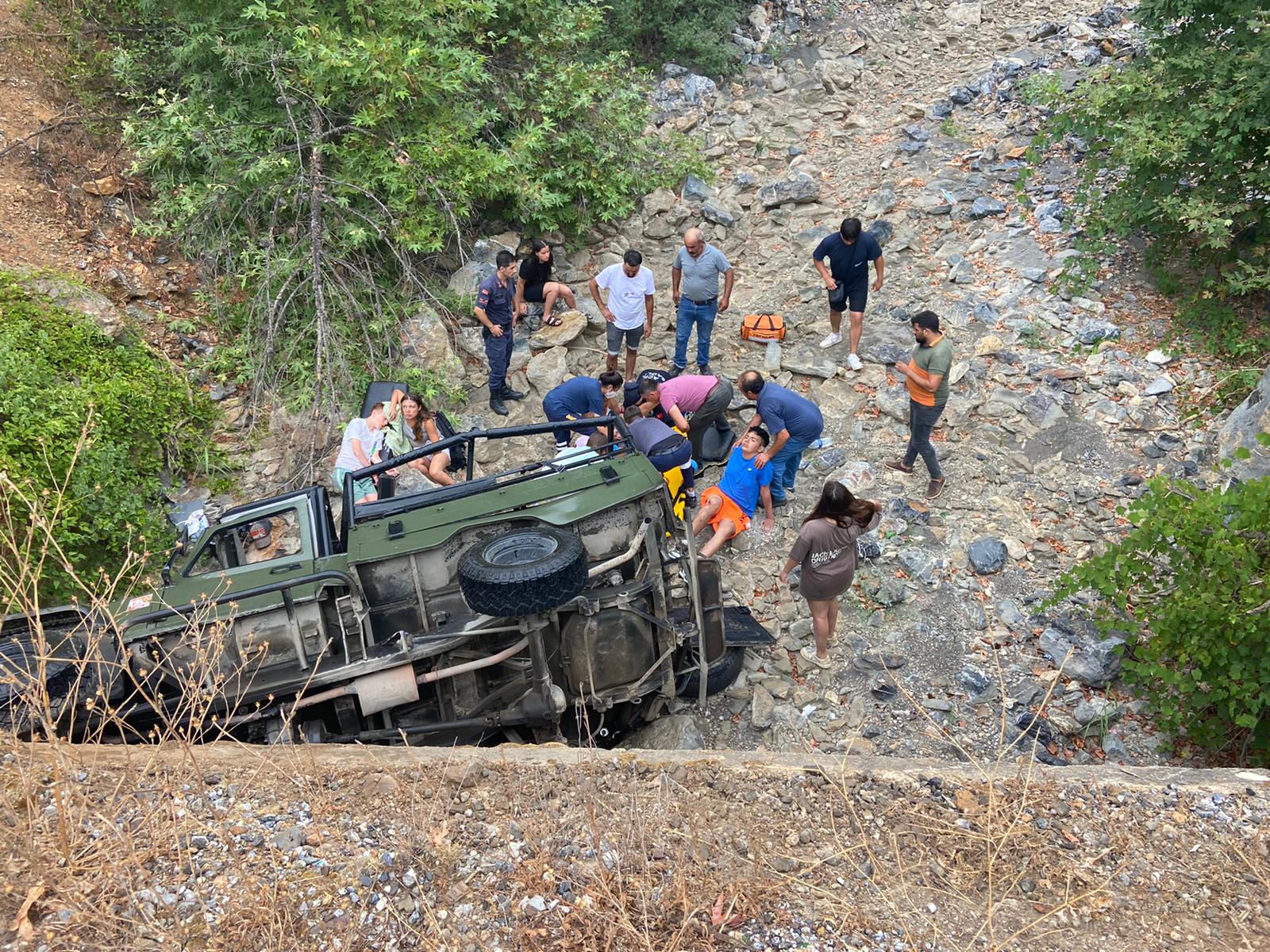 Alanya’da turistlerin bulunduğu safari cipi şarampole devrildi: 7 yaralı