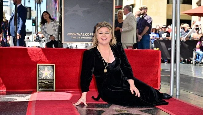 Kelly Clarkson Hollywood Şöhretler Kaldırımı’nda yıldız sahibi oldu