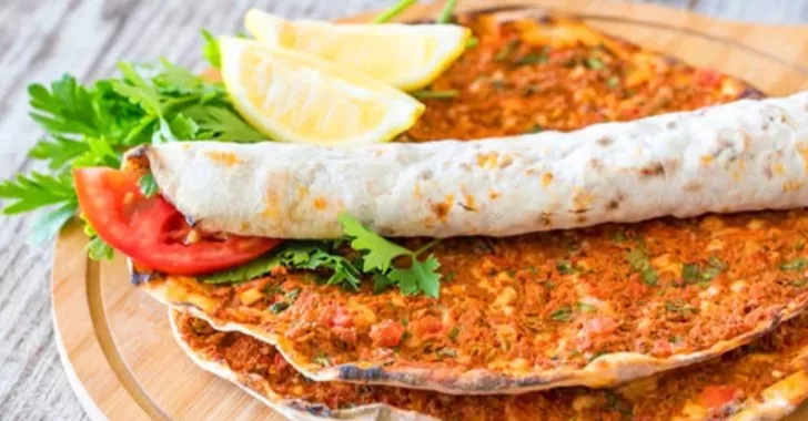 Evde lahmacun nasıl yapılır?