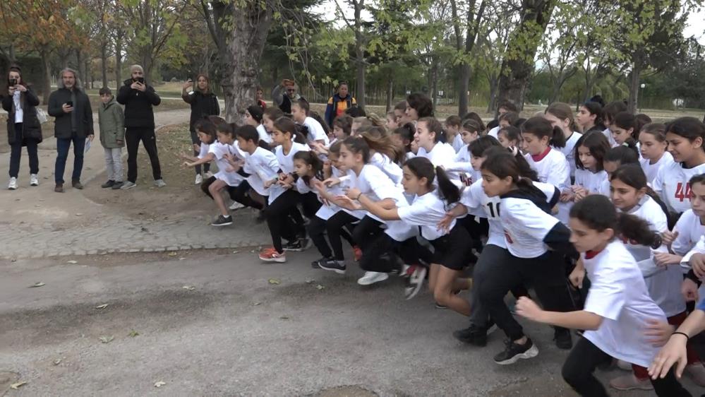 Bursa’da öğrenciler birinci olmak için ter döktü