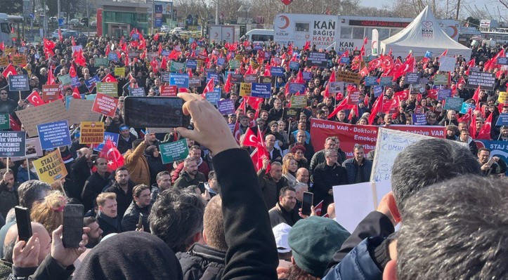 EYT’liler staj ve çıraklık mağdurları için buluştu: Pes etmiyoruz, hakkımızı istiyoruz!