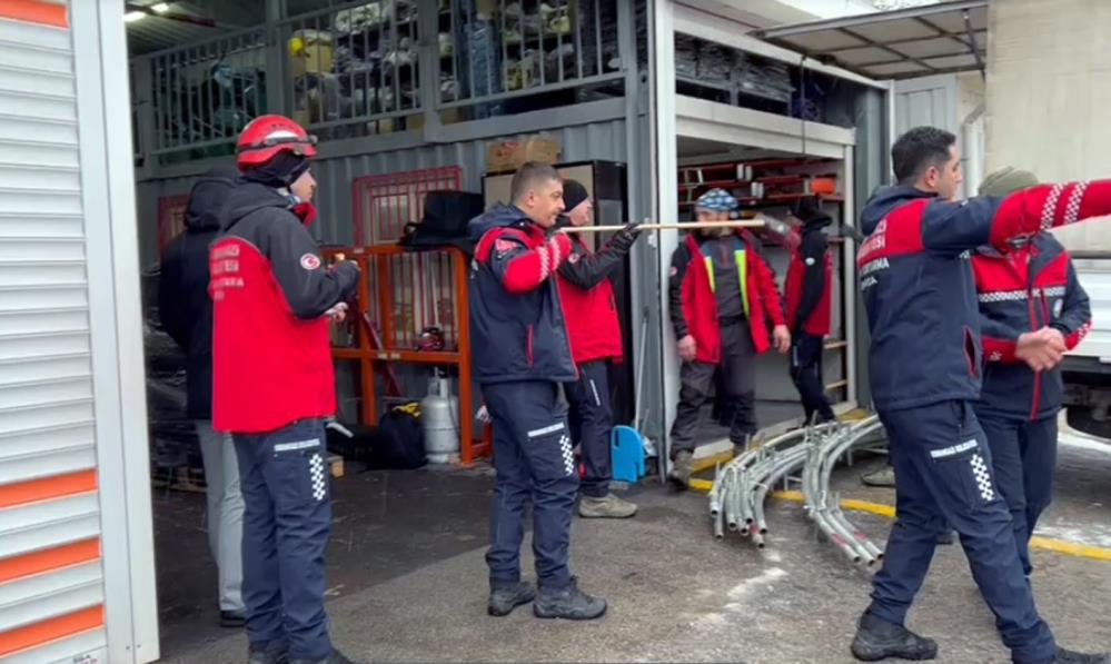 Bursa’da Osmangazi Belediyesi’nden deprem bölgesine yardım