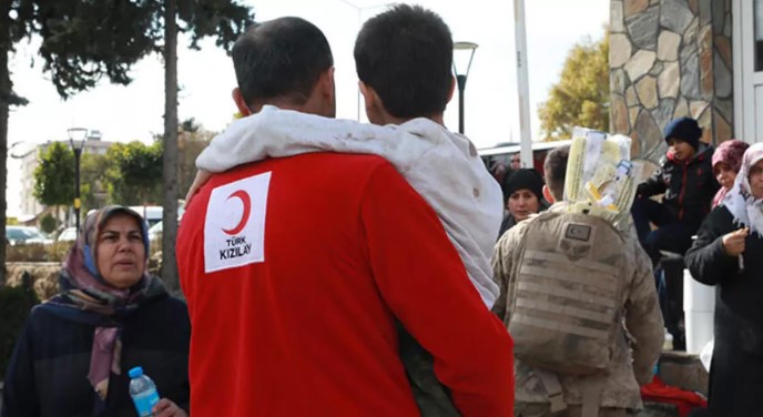 Kızılay deprem bölgesinde yardım çalışmalarını sürdürüyor