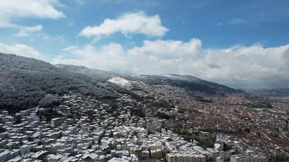 Kısa süreli kar yağışı Bursa’ya yetti