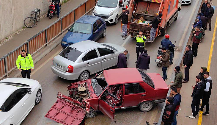 Bursa’da otomobil alt geçide çarptı: 2 yaralı