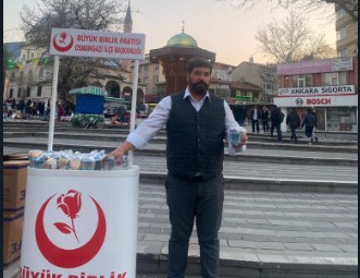 BBP Bursa Milletvekili adayı Demir Bursalılara iftariyelik dağıttı