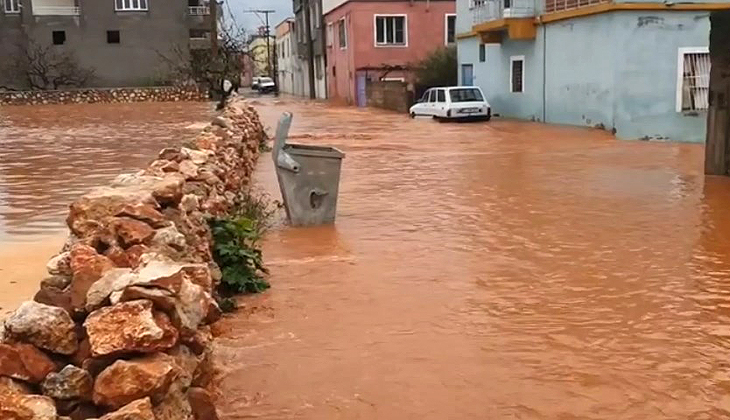 Şanlıurfa’da sağanak yağış sele neden oldu