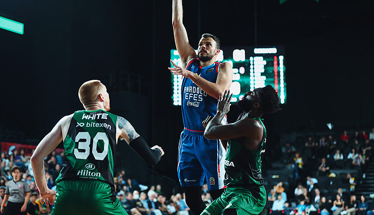 Anadolu Efes yarı finale yükseldi