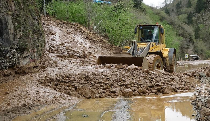 Trabzon’da heyelan: 7 mahalleye elektrik verilemiyor