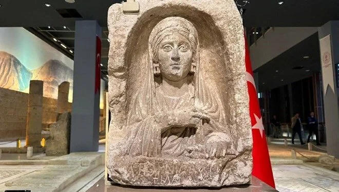 Zeugma kökenli mezar steli Türkiye’ye iade edildi