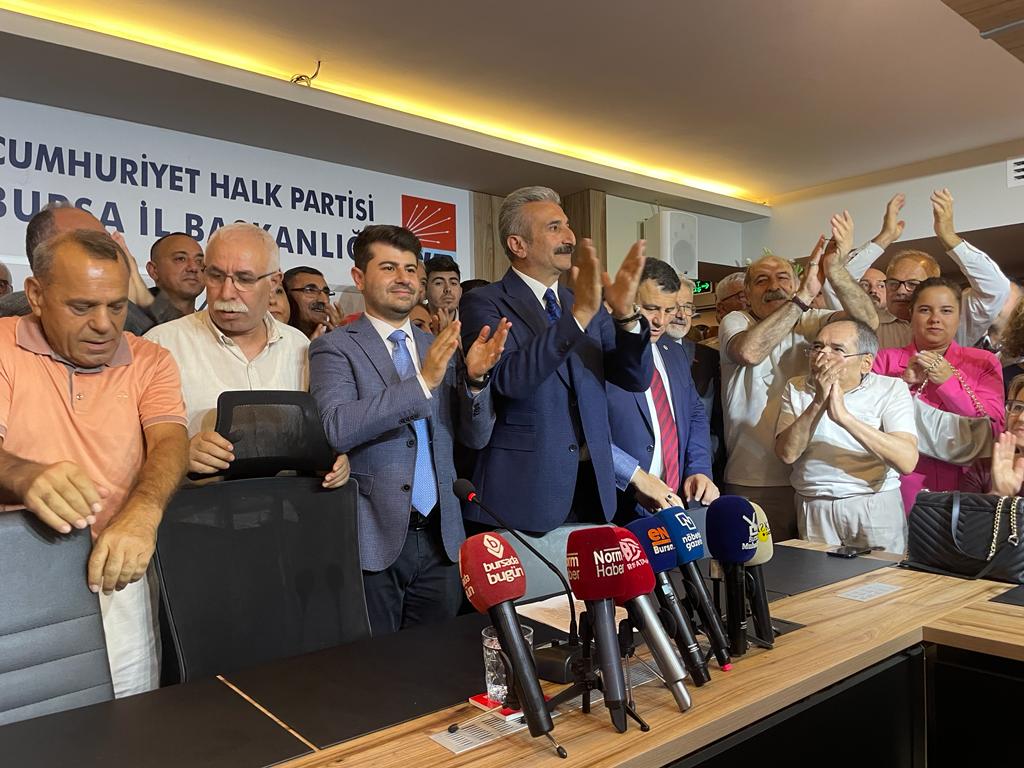 CHP Bursa’da devir teslim: Nihat Yeşiltaş, görevi devraldı