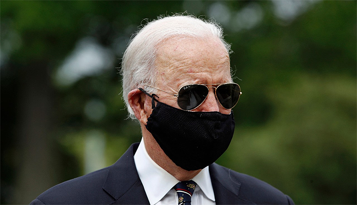 Biden, madalya törenine maskeyle katıldı