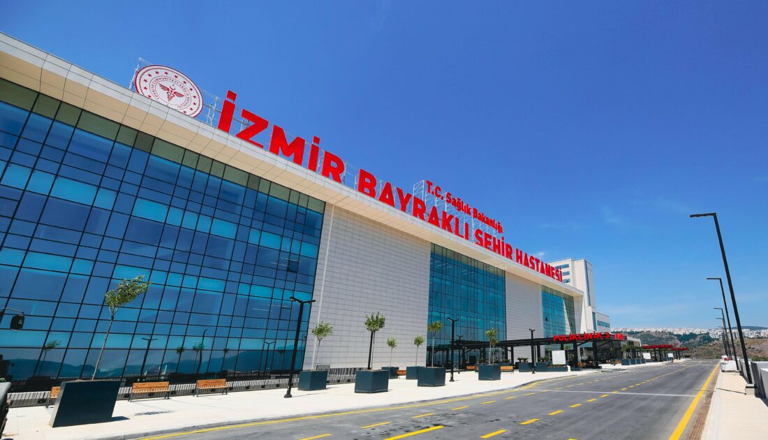 İzmir Şehir Hastanesi hasta kabulüne başladı