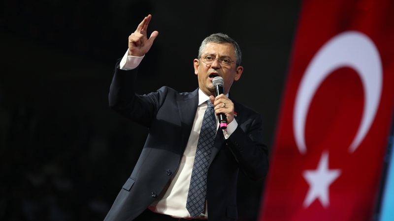 CHP’li Özel, AYM önünde: Bu bir sansür yasasıdır!