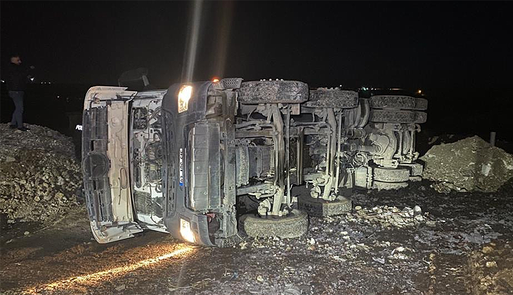 Adıyaman’da devrilen kamyonun sürücüsü hayatını kaybetti