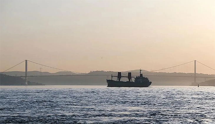 İstanbul Boğazı çift yönlü olarak gemi trafiğine kapatıldı